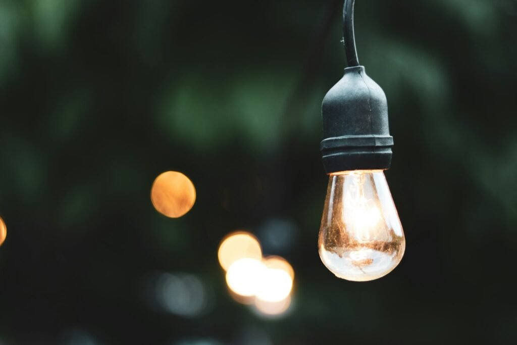 Philips 9 W LED bulb, B22, cool daylight